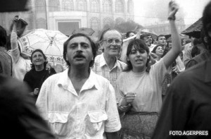 image 2010 06 13 7416565 42 proteste universitate 300x197 image 2010 06 13 7416565 42 proteste universitate